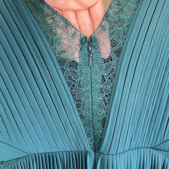 Asos Curve New Sz 16 Pleated Maxi Dress with Lace Sleeves Bridesmaid Deep Green - Picture 11 of 16